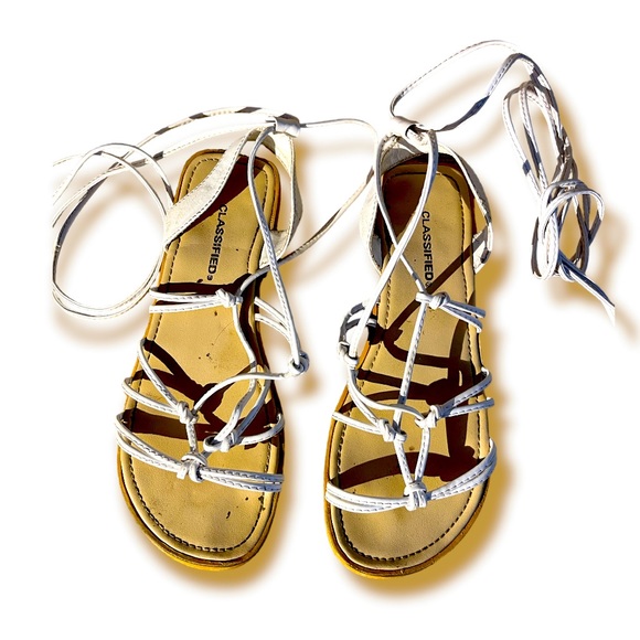 White sandals - Picture 2 of 4